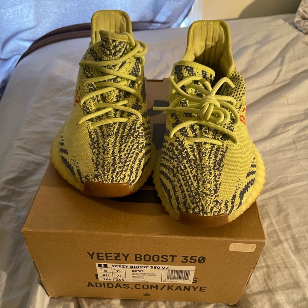 Yeezy boost 350 v2 like new
